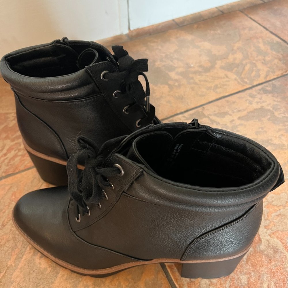 NWOT Naturalizer size 10 black heeled boots with interior zipper - Picture 3 of 6